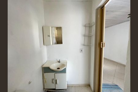Banheiro de casa para alugar com 1 quarto, 30m² em Jaguaré, São Paulo