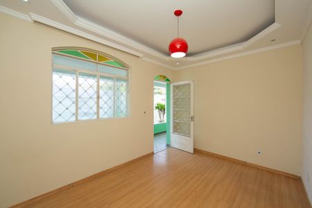 SALA de casa para alugar com 3 quartos, 360m² em Camargos, Belo Horizonte