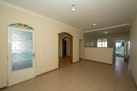 Casa para alugar com 360m², 3 quartos e 3 vagasSALA