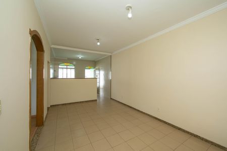 Casa para alugar com 360m², 3 quartos e 3 vagasSALA