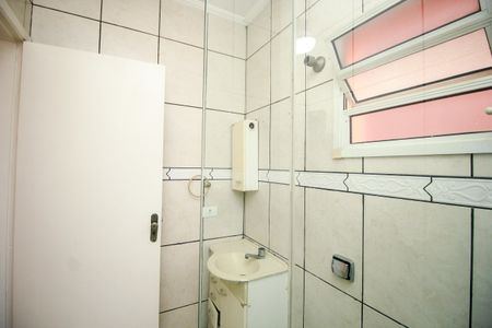 Casa para alugar com 140m², 3 quartos e 2 vagasBanheiro Social