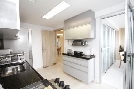 Apartamento à venda com 270m², 4 quartos e 3 vagasCozinha