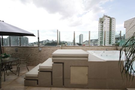 Apartamento à venda com 270m², 4 quartos e 3 vagasCobertura