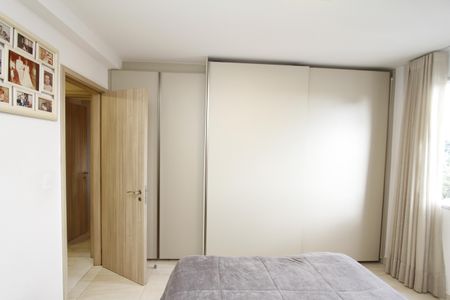 Apartamento à venda com 270m², 4 quartos e 3 vagasQuarto 2 - Suíte