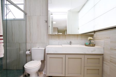 Apartamento à venda com 270m², 4 quartos e 3 vagasBanheiro da Suíte 1