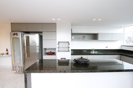 Apartamento à venda com 270m², 4 quartos e 3 vagascozinha 1