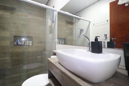 Casa à venda com 110m², 2 quartos e 2 vagasBanheiro Quarto 1 suíte