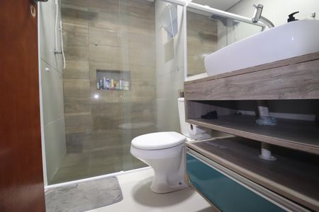 Casa à venda com 110m², 2 quartos e 2 vagasBanheiro Quarto 1 suíte