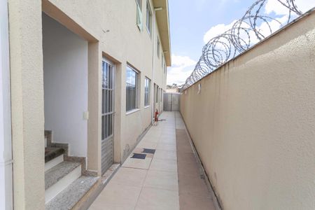 Casa de condomínio à venda com 55m², 2 quartos e 1 vaga Casa de condomínio à venda com 55m², 2 quartos e 1 vagaEntrada