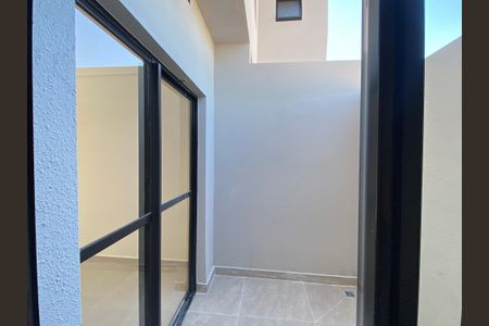Casa de condomínio à venda com 94m², 2 quartos e 2 vagasSala - Cozinha