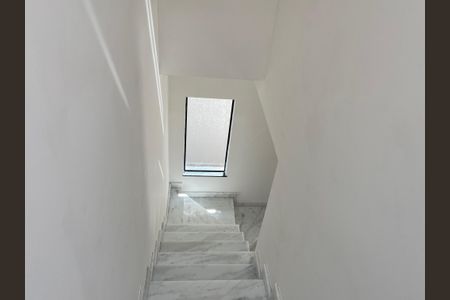 Casa de condomínio à venda com 94m², 2 quartos e 2 vagasSala