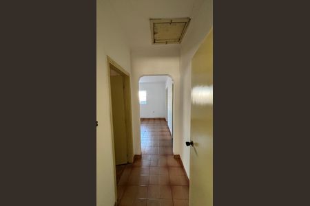 Casa à venda com 260m², 3 quartos e 3 vagasCorredor