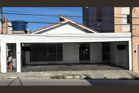 Casa à venda com 260m², 3 quartos e 3 vagasFachada