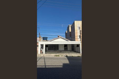 Casa à venda com 260m², 3 quartos e 3 vagasFachada