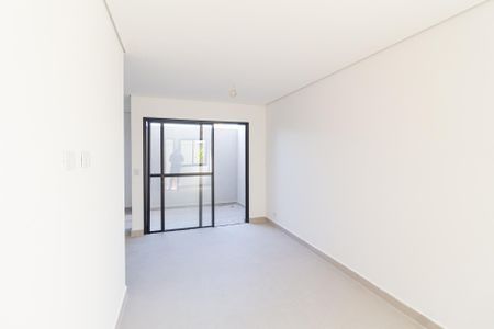 Casa de condomínio à venda com 94m², 2 quartos e 2 vagasSala