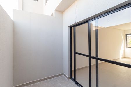 Casa de condomínio à venda com 94m², 2 quartos e 2 vagasQuintal