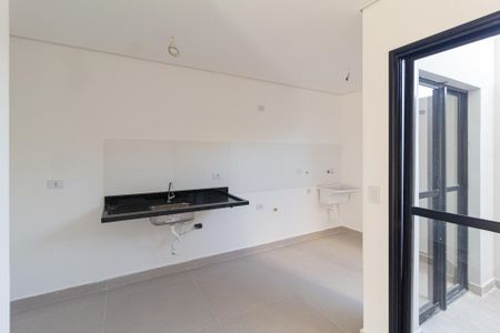 Casa de condomínio à venda com 94m², 2 quartos e 2 vagasCozinha e área de serviço