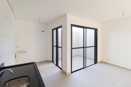 Casa de condomínio à venda com 94m², 2 quartos e 2 vagasCozinha e área de serviço
