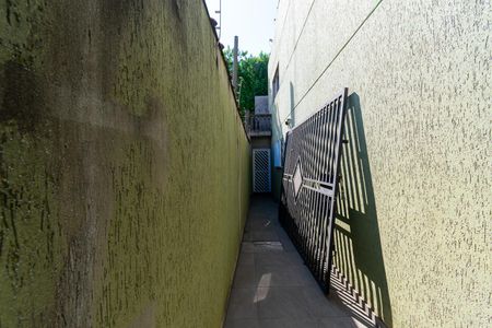 Casa à venda com 100m², 2 quartos e 2 vagasCorredor Externo