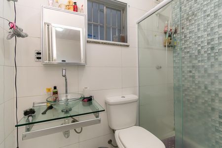 Casa à venda com 100m², 2 quartos e 2 vagasBanheiro da Suíte 2