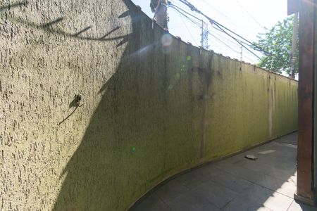 Casa à venda com 100m², 2 quartos e 2 vagasCorredor Externo