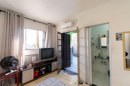 Casa à venda com 100m², 2 quartos e 2 vagasSuíte 2