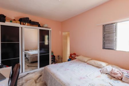 Casa à venda com 250m², 3 quartos e 3 vagas Casa à venda com 250m², 3 quartos e 3 vagasQuarto 2