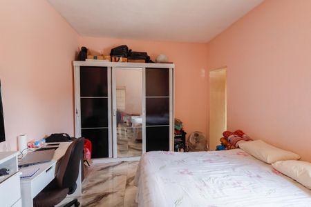 Casa à venda com 250m², 3 quartos e 3 vagas Casa à venda com 250m², 3 quartos e 3 vagasQuarto 2