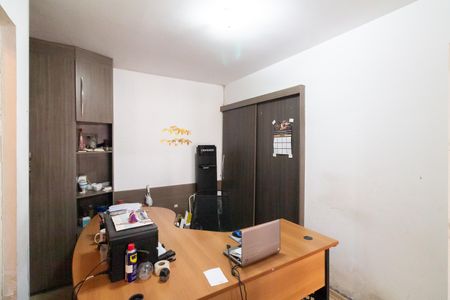 Casa à venda com 246m², 3 quartos e 4 vagasEscritório