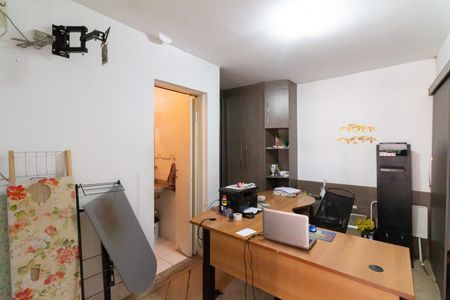Casa à venda com 246m², 3 quartos e 4 vagasEscritório