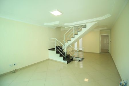 Casa à venda com 3 quartos, 162m² em Vila Invernada, São Paulo