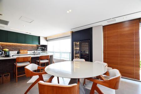 Sala de jantar de apartamento à venda com 3 quartos, 198m² em Pinheiros, São Paulo