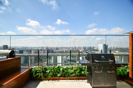 Apartamento à venda com 198m², 3 quartos e 2 vagasVaranda da sala com furo, churrasqueira e sauna