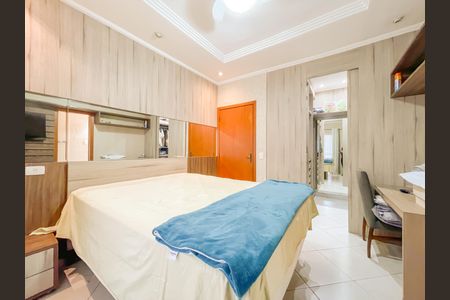 Casa à venda com 135m², 5 quartos e 10 vagasSuíte 2