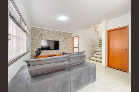 Sala de casa para alugar com 5 quartos, 135m² em Remédios, Osasco