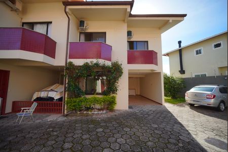 Casa de condomínio para alugar com 122m², 3 quartos e 2 vagasFachada