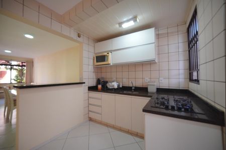 Casa de condomínio para alugar com 122m², 3 quartos e 2 vagasCozinha