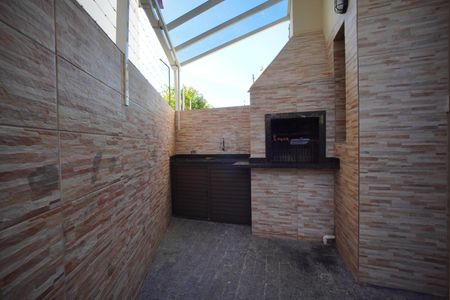 Casa de condomínio para alugar com 122m², 3 quartos e 2 vagasChurrasqueira