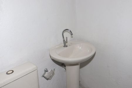 Banheiro de casa para alugar com 1 quarto, 28m² em Jardim Vila Formosa, São Paulo