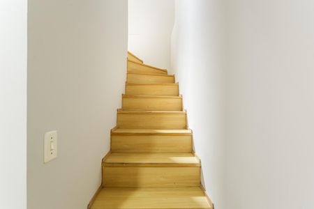 Apartamento à venda com 54m², 1 quarto e 1 vagaEscada