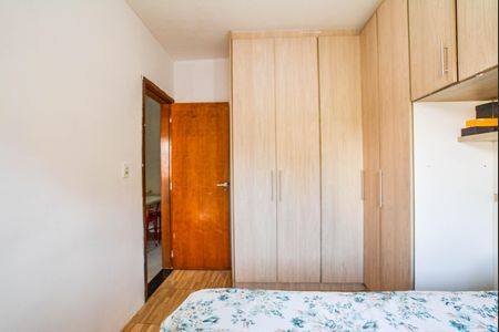 Quarto 1 de apartamento para alugar com 2 quartos, 45m² em Vila Vitória, Santo André