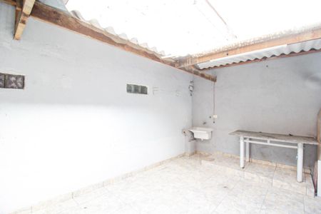 Casa para alugar com 60m², 2 quartos e sem vagaQuintal