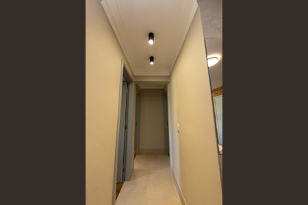 Corredor de apartamento à venda com 3 quartos, 107m² em Empresarial 18 do Forte, Barueri