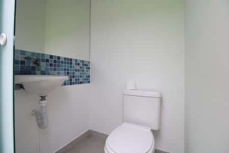 Casa de condomínio para alugar com 75m², 2 quartos e 2 vagasBanheiro de serviço
