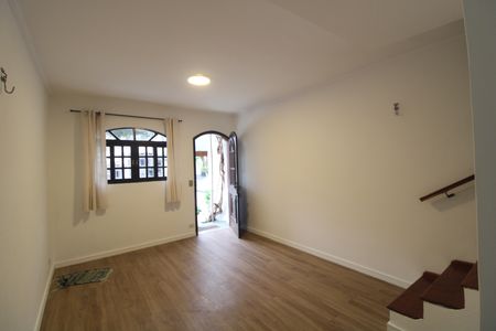 Sala de casa de condomínio para alugar com 2 quartos, 75m² em Jardim Marajoara, São Paulo