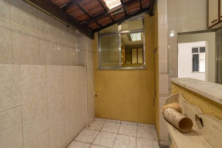 Apartamento à venda com 81m², 2 quartos e 1 vagaÁrea de Serviço
