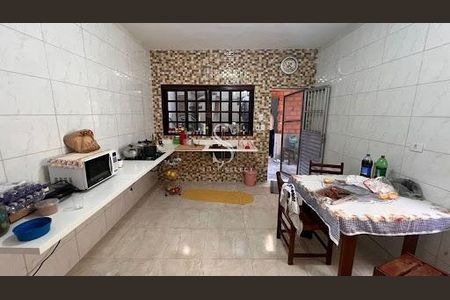 Casa à venda com 3 quartos, 100m² em Jardim Guanhembu, São Paulo