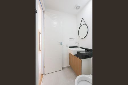 Banheiro de apartamento para alugar com 1 quarto, 22m² em Pinheiros, São Paulo