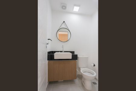 Banheiro de apartamento para alugar com 1 quarto, 22m² em Pinheiros, São Paulo