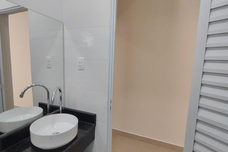 Casa para alugar com 58m², 1 quarto e sem vaga Casa para alugar com 58m², 1 quarto e sem vagaBanheiro